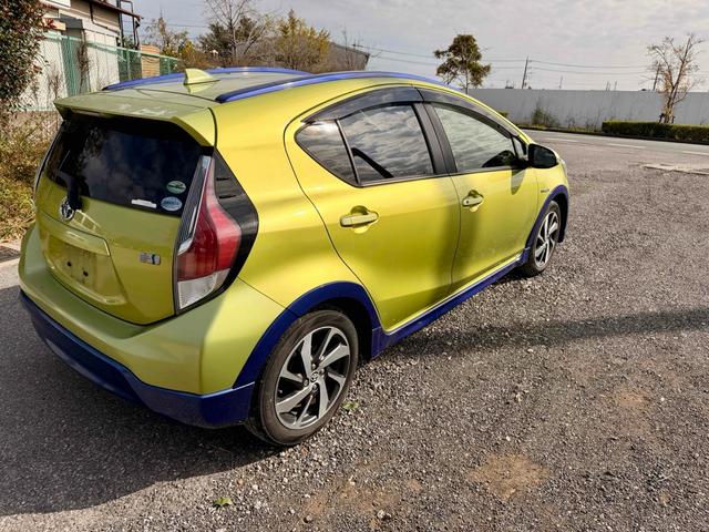 アクア Ｘ－アーバン　ＥＴＣ　バックカメラ　ナビ　ＴＶ　アルミホイール　スマートキー　電動格納ミラー　ＣＶＴ　衝突安全ボディ　ＡＢＳ　ＥＳＣ　エアコン　パワーステアリング　パワーウィンドウ　運転席エアバッグ（25枚目）