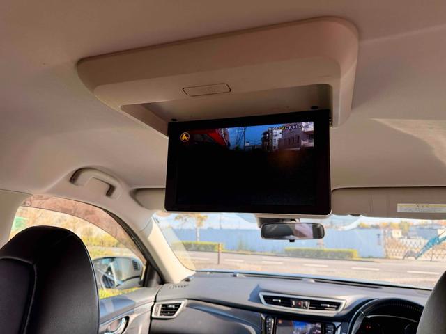 エクストレイル ２０Ｘ　エマージェンシーブレーキパッケージ　ＥＴＣ　バックカメラ　クリアランスソナー　衝突被害軽減システム　ＴＶ　アルミホイール　スマートキー　アイドリングストップ　シートヒーター　ＣＶＴ　盗難防止システム　衝突安全ボディ　後席モニター（7枚目）