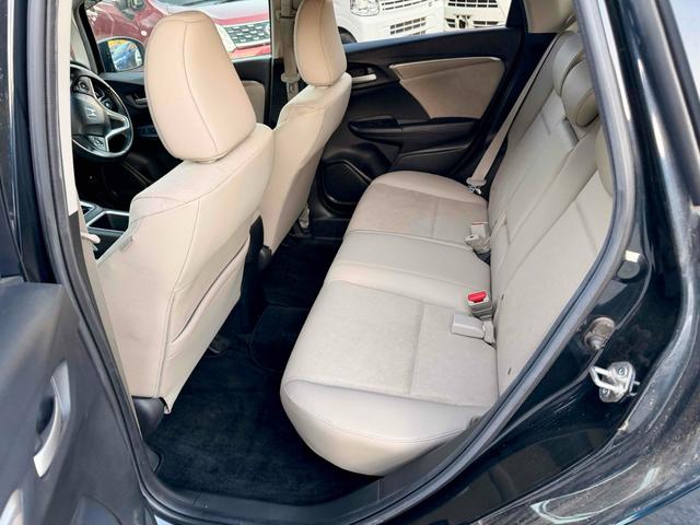 シャトル ハイブリッドＸ　バックカメラ　ナビ　ＴＶ　オートクルーズコントロール　衝突被害軽減システム　アルミホイール　ＬＥＤヘッドランプ　スマートキー　ＡＴ　盗難防止システム　衝突安全ボディ　ＡＢＳ　ＥＳＣ　エアコン（8枚目）