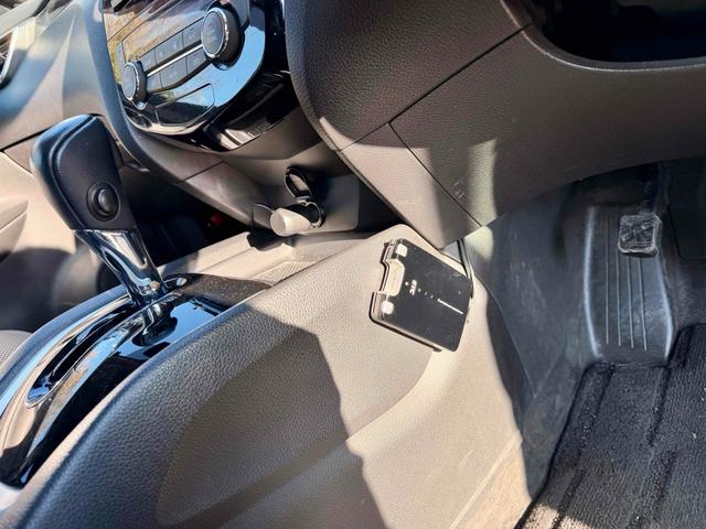 エクストレイル 20X エマージェンシーブレーキパッケージ 4WD ドライブレコーダー ETC クリアランスソナー 衝突被害軽減システム TV アルミホイール スマートキー アイドリングストップ シートヒーター CVT 盗難防止システム 衝突安全ボディ(6枚目)