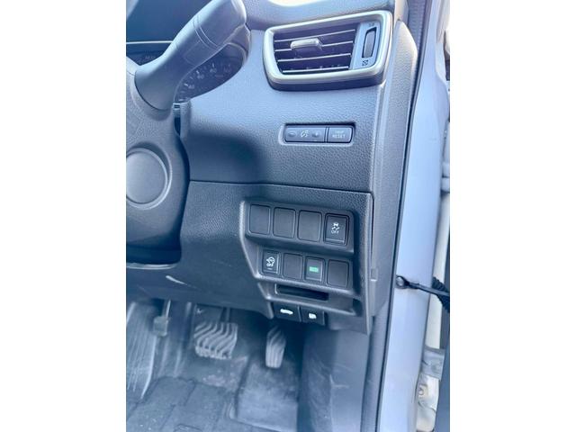 エクストレイル 20X エマージェンシーブレーキパッケージ 4WD ドライブレコーダー ETC クリアランスソナー 衝突被害軽減システム TV アルミホイール スマートキー アイドリングストップ シートヒーター CVT 盗難防止システム 衝突安全ボディ(7枚目)