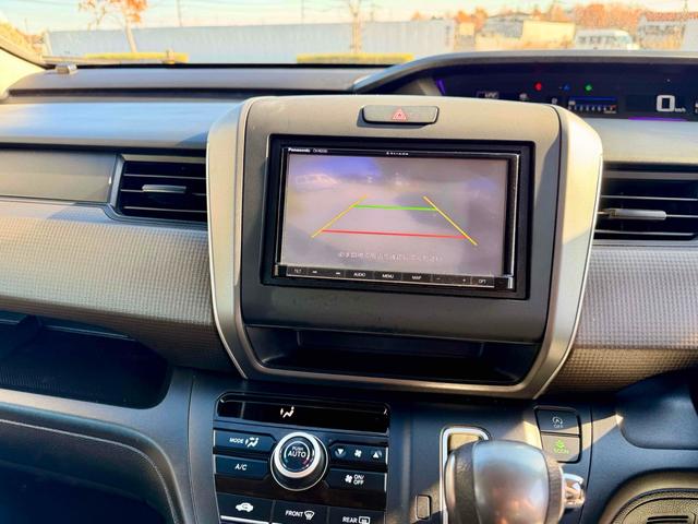 フリード＋ Ｂ　バックカメラ　両側スライドドア　スマートキー　アイドリングストップ　ＣＶＴ　盗難防止システム　衝突安全ボディ　ＡＢＳ　ＥＳＣ　エアコン　パワーステアリング　パワーウィンドウ　運転席エアバッグ（3枚目）