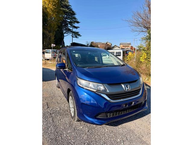 フリード＋ Ｂ　バックカメラ　両側スライドドア　スマートキー　アイドリングストップ　ＣＶＴ　盗難防止システム　衝突安全ボディ　ＡＢＳ　ＥＳＣ　エアコン　パワーステアリング　パワーウィンドウ　運転席エアバッグ（10枚目）