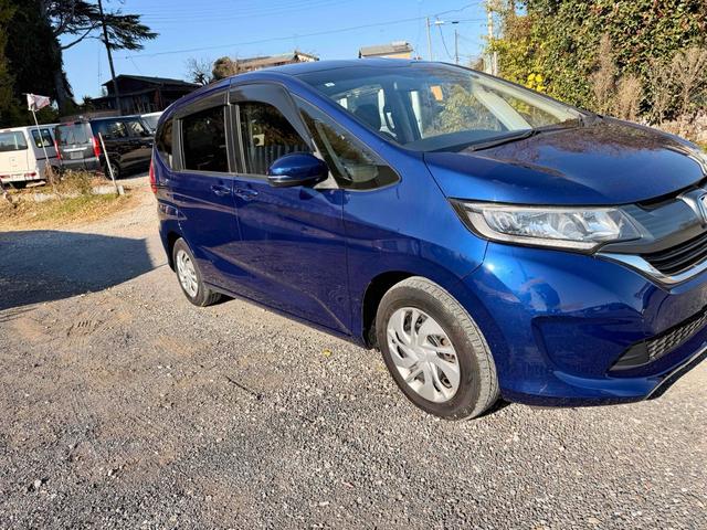 フリード＋ Ｂ　バックカメラ　両側スライドドア　スマートキー　アイドリングストップ　ＣＶＴ　盗難防止システム　衝突安全ボディ　ＡＢＳ　ＥＳＣ　エアコン　パワーステアリング　パワーウィンドウ　運転席エアバッグ（12枚目）