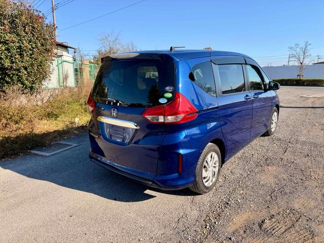 フリード＋ Ｂ　バックカメラ　両側スライドドア　スマートキー　アイドリングストップ　ＣＶＴ　盗難防止システム　衝突安全ボディ　ＡＢＳ　ＥＳＣ　エアコン　パワーステアリング　パワーウィンドウ　運転席エアバッグ（13枚目）