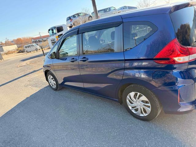 フリード＋ Ｂ　バックカメラ　両側スライドドア　スマートキー　アイドリングストップ　ＣＶＴ　盗難防止システム　衝突安全ボディ　ＡＢＳ　ＥＳＣ　エアコン　パワーステアリング　パワーウィンドウ　運転席エアバッグ（18枚目）