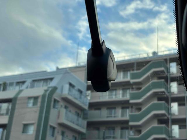 フィット ベーシック　ドライブレコーダー　ＥＴＣ　バックカメラ　ナビ　クリアランスソナー　オートクルーズコントロール　レーンアシスト　衝突被害軽減システム　アルミホイール　オートライト　スマートキー　アイドリングストップ（9枚目）