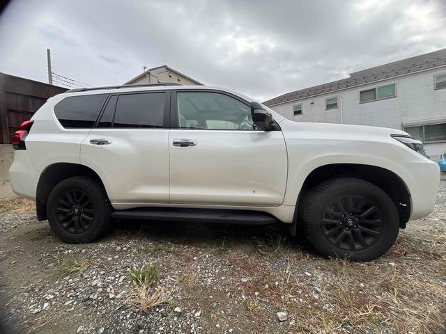 ランドクルーザープラド TX Lパッケージ マットブラックエディション 4WD ドライブレコーダー 全周囲カメラ クリアランスソナー オートクルーズコントロール レーンアシスト パワーシート 衝突被害軽減システム サンルーフ ナビ オートマチックハイビーム オートライト(24枚目)