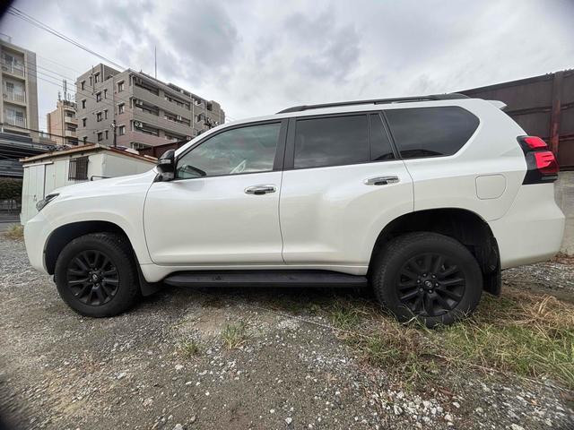 ランドクルーザープラド TX Lパッケージ マットブラックエディション 4WD ドライブレコーダー 全周囲カメラ クリアランスソナー オートクルーズコントロール レーンアシスト パワーシート 衝突被害軽減システム サンルーフ ナビ オートマチックハイビーム オートライト(28枚目)