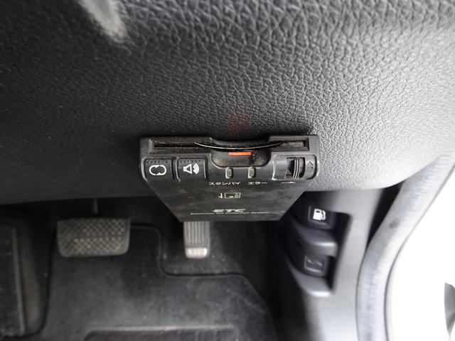ヴェゼル ハイブリッドＸ　車検９年７月　４ＷＤ　衝突軽減ブレーキ　ナビ　フルセグＴＶ　ＤＶＤ再生機能　Ｂｌｕｅｔｏｏｔｈ　バックカメラ　スマートキー　シートヒーター　クルーズコントロール　アルミホイール　ＬＥＤライト　ＥＴＣ（26枚目）