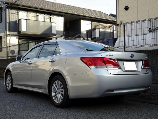 クラウンハイブリッド ロイヤルサルーン　Ｆｏｕｒ　車検９年１１月　４ＷＤ　ナビ　フルセグＴＶ　ＤＶＤ再生機能　ミュージックサーバ　Ｂｌｕｅｔｏｏｔｈ　バックカメラ　スマートキー　シートヒーター　ステアリングヒーター　ＬＥＤライト　ＬＥＤフォグ　ＥＴＣ（3枚目）