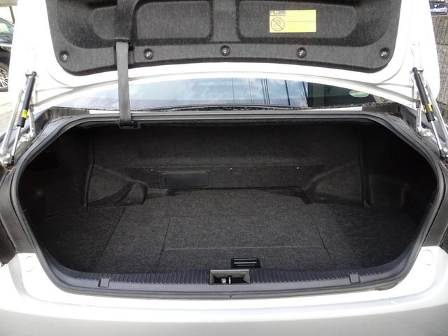 クラウンハイブリッド ロイヤルサルーン　Ｆｏｕｒ　車検９年１１月　４ＷＤ　ナビ　フルセグＴＶ　ＤＶＤ再生機能　ミュージックサーバ　Ｂｌｕｅｔｏｏｔｈ　バックカメラ　スマートキー　シートヒーター　ステアリングヒーター　ＬＥＤライト　ＬＥＤフォグ　ＥＴＣ（15枚目）