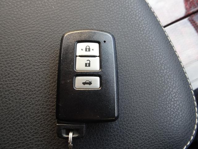 クラウンハイブリッド ロイヤルサルーン　Ｆｏｕｒ　車検９年１１月　４ＷＤ　ナビ　フルセグＴＶ　ＤＶＤ再生機能　ミュージックサーバ　Ｂｌｕｅｔｏｏｔｈ　バックカメラ　スマートキー　シートヒーター　ステアリングヒーター　ＬＥＤライト　ＬＥＤフォグ　ＥＴＣ（25枚目）