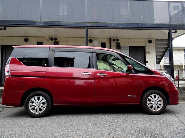 セレナ Ｇ　４ＷＤ　車検９年１１月　プロパイロット　レーダークルーズ　エマージェンシーブレーキ　ナビ　ＴＶ　ＤＶＤ再生機能　Ｂｌｕｅｔｏｏｔｈ　後席モニター　アラウンドビュー　両側パワスラ　インテリキー　ＥＴＣ（8枚目）