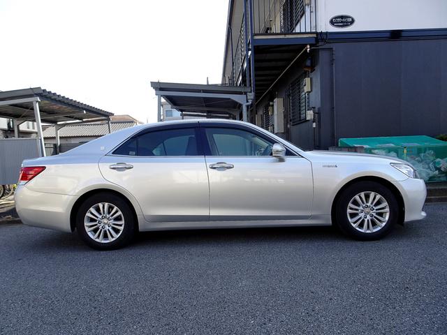 クラウンハイブリッド ロイヤルサルーンＧ　レーダークルーズコントロール　衝突軽減ブレーキ　ＨＤＤナビ　フルセグＴＶ　ＤＶＤ再生　ミュージックサーバ　Ｂｌｕｅｔｏｏｔｈ　バックカメラ　コーナーセンサー　スマートキー　ＨＩＤ　ＬＥＤフォグ　ＥＴＣ（8枚目）