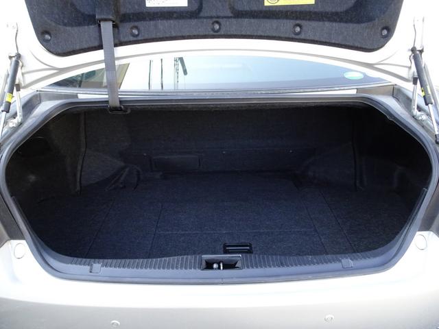 クラウンハイブリッド ロイヤルサルーンＧ　レーダークルーズコントロール　衝突軽減ブレーキ　ＨＤＤナビ　フルセグＴＶ　ＤＶＤ再生　ミュージックサーバ　Ｂｌｕｅｔｏｏｔｈ　バックカメラ　コーナーセンサー　スマートキー　ＨＩＤ　ＬＥＤフォグ　ＥＴＣ（15枚目）