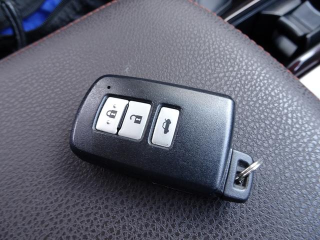 クラウンハイブリッド ロイヤルサルーンＧ　レーダークルーズコントロール　衝突軽減ブレーキ　ＨＤＤナビ　フルセグＴＶ　ＤＶＤ再生　ミュージックサーバ　Ｂｌｕｅｔｏｏｔｈ　バックカメラ　コーナーセンサー　スマートキー　ＨＩＤ　ＬＥＤフォグ　ＥＴＣ（29枚目）