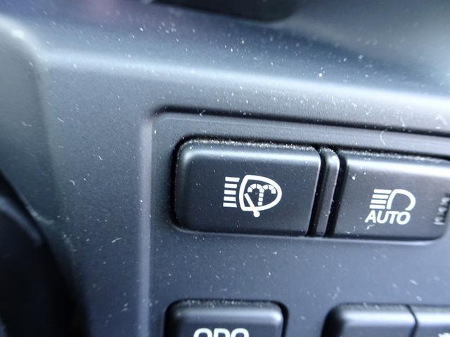 クラウンハイブリッド ロイヤルサルーンＧ　レーダークルーズコントロール　衝突軽減ブレーキ　ＨＤＤナビ　フルセグＴＶ　ＤＶＤ再生　ミュージックサーバ　Ｂｌｕｅｔｏｏｔｈ　バックカメラ　コーナーセンサー　スマートキー　ＨＩＤ　ＬＥＤフォグ　ＥＴＣ（32枚目）