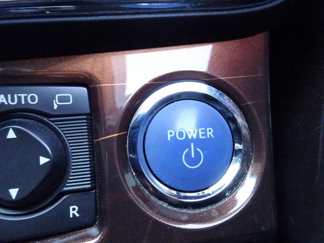 クラウンハイブリッド ロイヤルサルーンＧ　レーダークルーズコントロール　衝突軽減ブレーキ　ＨＤＤナビ　フルセグＴＶ　ＤＶＤ再生　ミュージックサーバ　Ｂｌｕｅｔｏｏｔｈ　バックカメラ　コーナーセンサー　スマートキー　ＨＩＤ　ＬＥＤフォグ　ＥＴＣ（33枚目）