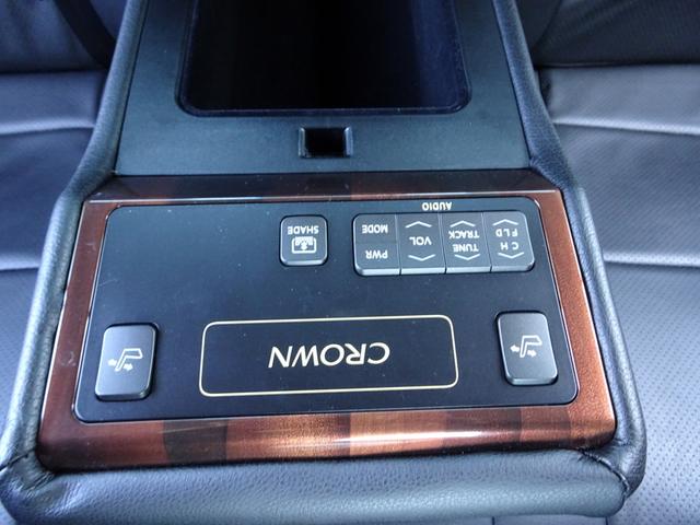 クラウンハイブリッド ロイヤルサルーンＧ　レーダークルーズコントロール　衝突軽減ブレーキ　ＨＤＤナビ　フルセグＴＶ　ＤＶＤ再生　ミュージックサーバ　Ｂｌｕｅｔｏｏｔｈ　バックカメラ　コーナーセンサー　スマートキー　ＨＩＤ　ＬＥＤフォグ　ＥＴＣ（38枚目）