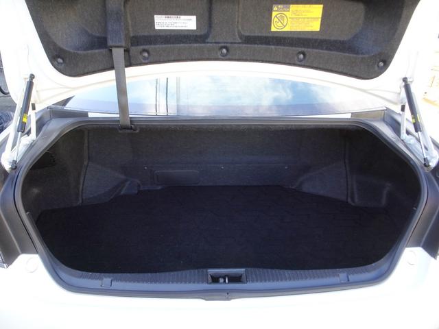 クラウンハイブリッド ロイヤルサルーンＧ　車検９年１１月　ＨＤＤナビ　ＴＶ　ＤＶＤ再生機能　ミュージックサーバ　Ｂｌｕｅｔｏｏｔｈ　バックカメラ　スマートキー　本革シート　シートヒーター　シートクーラー　クルコン　ＨＩＤ　ＬＥＤフォグ　ＥＴＣ（15枚目）