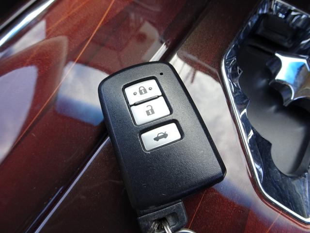 クラウンハイブリッド ロイヤルサルーンＧ　車検９年１１月　ＨＤＤナビ　ＴＶ　ＤＶＤ再生機能　ミュージックサーバ　Ｂｌｕｅｔｏｏｔｈ　バックカメラ　スマートキー　本革シート　シートヒーター　シートクーラー　クルコン　ＨＩＤ　ＬＥＤフォグ　ＥＴＣ（23枚目）