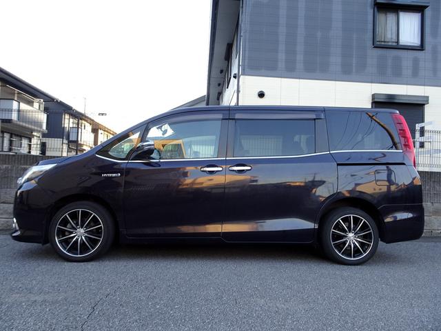 エスクァイア ハイブリッドＸｉ　車検９年１１月　ナビ　フルセグＴＶ　ＤＶＤ再生機能　Ｂｌｕｅｔｏｏｔｈ　バックカメラ　パワースライドドア　スマートキー　シートヒーター　１７インチアルミホイール　ＬＥＤヘッドライト　ＥＴＣ（9枚目）