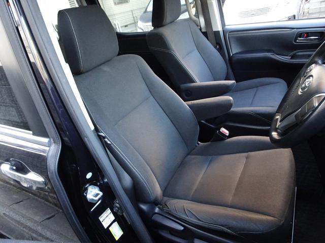 エスクァイア ハイブリッドＸｉ　車検９年１１月　ナビ　フルセグＴＶ　ＤＶＤ再生機能　Ｂｌｕｅｔｏｏｔｈ　バックカメラ　パワースライドドア　スマートキー　シートヒーター　１７インチアルミホイール　ＬＥＤヘッドライト　ＥＴＣ（11枚目）