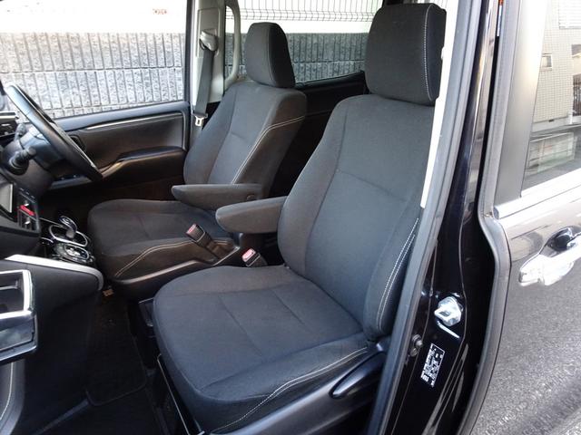 エスクァイア ハイブリッドＸｉ　車検９年１１月　ナビ　フルセグＴＶ　ＤＶＤ再生機能　Ｂｌｕｅｔｏｏｔｈ　バックカメラ　パワースライドドア　スマートキー　シートヒーター　１７インチアルミホイール　ＬＥＤヘッドライト　ＥＴＣ（12枚目）