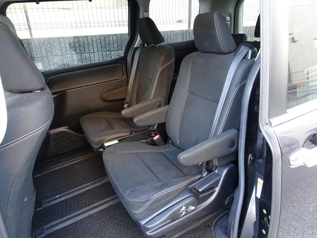 エスクァイア ハイブリッドＸｉ　車検９年１１月　ナビ　フルセグＴＶ　ＤＶＤ再生機能　Ｂｌｕｅｔｏｏｔｈ　バックカメラ　パワースライドドア　スマートキー　シートヒーター　１７インチアルミホイール　ＬＥＤヘッドライト　ＥＴＣ（13枚目）