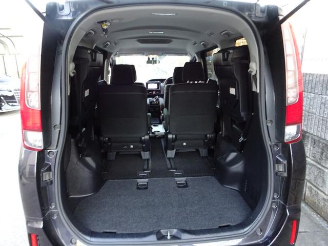 エスクァイア ハイブリッドＸｉ　車検９年１１月　ナビ　フルセグＴＶ　ＤＶＤ再生機能　Ｂｌｕｅｔｏｏｔｈ　バックカメラ　パワースライドドア　スマートキー　シートヒーター　１７インチアルミホイール　ＬＥＤヘッドライト　ＥＴＣ（17枚目）