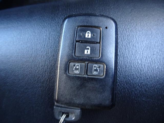 ヴォクシー ハイブリッドＺＳ　車検９年２月２８日　トヨタセーフティセンス　衝突軽減ブレーキ　ナビ　フルセグＴＶ　ＤＶＤ再生機能　Ｂｌｕｅｔｏｏｔｈ　３６０°カメラ　両側パワスラ　スマートキー　ＬＥＤライト　ＬＥＤフォグ　ＥＴＣ（32枚目）