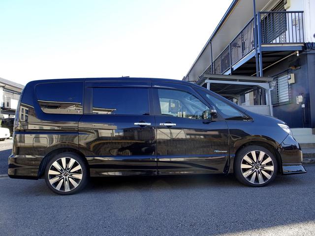 セレナ ライダーブラックラインＳ－ＨＶアドバンスドセーフティ　車検９年１２月　後期　エマージェンシーブレーキ　ナビ　フルセグＴＶ　ＤＶＤ再生機能　Ｂｌｕｅｔｏｏｔｈ　フリップダウンモニター　アラウンドビューモニター　両側パワスラ　インテリキー　クルコン　ＥＴＣ（8枚目）