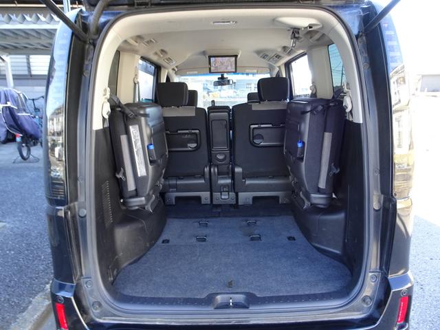 セレナ ライダーブラックラインＳ－ＨＶアドバンスドセーフティ　車検９年１２月　後期　エマージェンシーブレーキ　ナビ　フルセグＴＶ　ＤＶＤ再生機能　Ｂｌｕｅｔｏｏｔｈ　フリップダウンモニター　アラウンドビューモニター　両側パワスラ　インテリキー　クルコン　ＥＴＣ（17枚目）