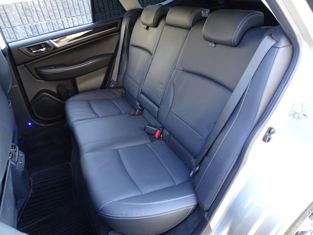 レガシィアウトバック リミテッド　車検９年１２月　アイサイト　レーダークルーズ　ナビ　ＴＶ　ＤＶＤ再生機能　Ｂｌｕｅｔｏｏｔｈ　バックカメラ　スマキー　パワーバックドア　黒本革シート　シートヒーター　冬タイヤ付き　ＬＥＤ　ＥＴＣ（14枚目）