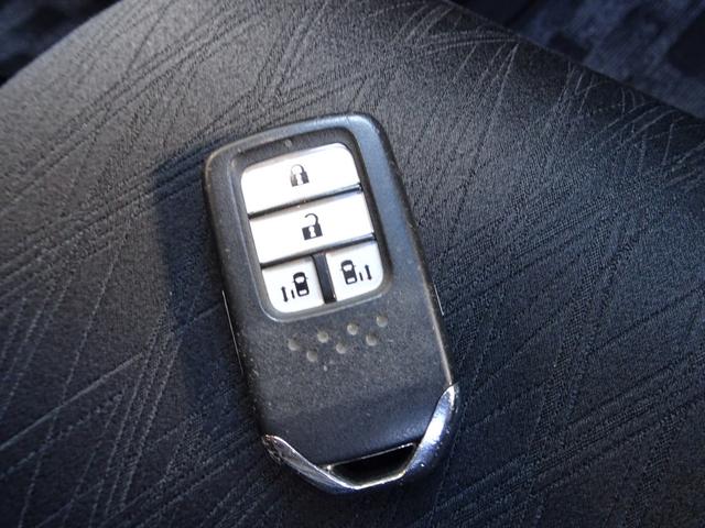 オデッセイ アブソルート　衝突軽減ブレーキ　ナビ　フルセグＴＶ　ＤＶＤ再生機能　Ｂｌｕｅｔｏｏｔｈ　フリップダウンモニター　アラウンドビューモニター　両側パワスラ　スマキー　クルコン　ハーフレザーシート　ＬＥＤライト　ＥＴＣ（30枚目）