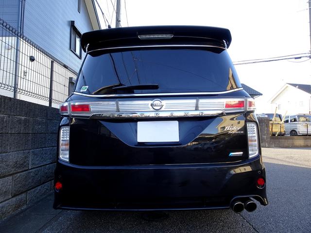 エルグランド ライダー　黒本革シート　マニュアルシート　４ＷＤ　ＨＤＤナビ　フルセグＴＶ　ＤＶＤ再生機能　ミュージックサーバ　Ｂｌｕｅｔｏｏｔｈ　フリップダウンモニター　アラウンドビューモニター　両側パワスラ　インテリキー　黒本革シート　ＨＩＤライト（7枚目）