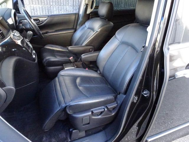 エルグランド ライダー　黒本革シート　マニュアルシート　４ＷＤ　ＨＤＤナビ　フルセグＴＶ　ＤＶＤ再生機能　ミュージックサーバ　Ｂｌｕｅｔｏｏｔｈ　フリップダウンモニター　アラウンドビューモニター　両側パワスラ　インテリキー　黒本革シート　ＨＩＤライト（14枚目）