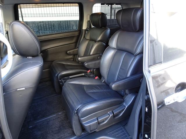 エルグランド ライダー　黒本革シート　マニュアルシート　４ＷＤ　ＨＤＤナビ　フルセグＴＶ　ＤＶＤ再生機能　ミュージックサーバ　Ｂｌｕｅｔｏｏｔｈ　フリップダウンモニター　アラウンドビューモニター　両側パワスラ　インテリキー　黒本革シート　ＨＩＤライト（15枚目）