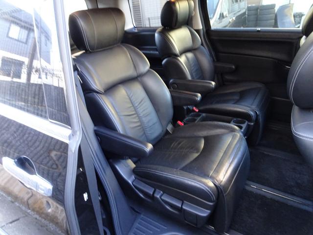 エルグランド ライダー　黒本革シート　マニュアルシート　４ＷＤ　ＨＤＤナビ　フルセグＴＶ　ＤＶＤ再生機能　ミュージックサーバ　Ｂｌｕｅｔｏｏｔｈ　フリップダウンモニター　アラウンドビューモニター　両側パワスラ　インテリキー　黒本革シート　ＨＩＤライト（16枚目）