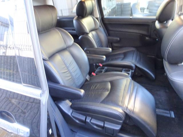 エルグランド ライダー　黒本革シート　マニュアルシート　４ＷＤ　ＨＤＤナビ　フルセグＴＶ　ＤＶＤ再生機能　ミュージックサーバ　Ｂｌｕｅｔｏｏｔｈ　フリップダウンモニター　アラウンドビューモニター　両側パワスラ　インテリキー　黒本革シート　ＨＩＤライト（17枚目）