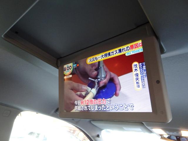 エルグランド ライダー　黒本革シート　マニュアルシート　４ＷＤ　ＨＤＤナビ　フルセグＴＶ　ＤＶＤ再生機能　ミュージックサーバ　Ｂｌｕｅｔｏｏｔｈ　フリップダウンモニター　アラウンドビューモニター　両側パワスラ　インテリキー　黒本革シート　ＨＩＤライト（30枚目）