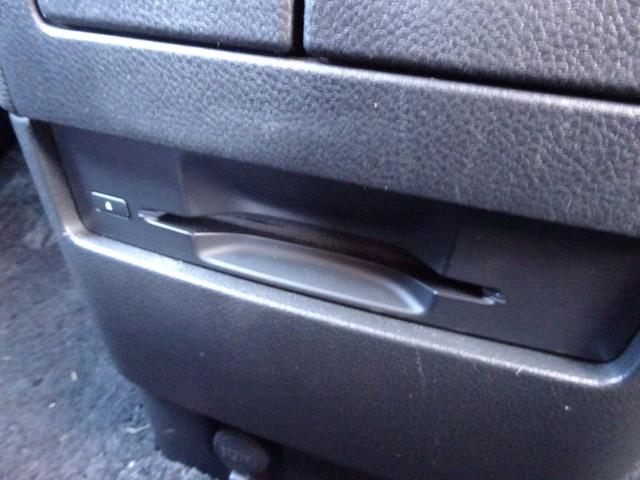 エルグランド ライダー　黒本革シート　マニュアルシート　４ＷＤ　ＨＤＤナビ　フルセグＴＶ　ＤＶＤ再生機能　ミュージックサーバ　Ｂｌｕｅｔｏｏｔｈ　フリップダウンモニター　アラウンドビューモニター　両側パワスラ　インテリキー　黒本革シート　ＨＩＤライト（31枚目）