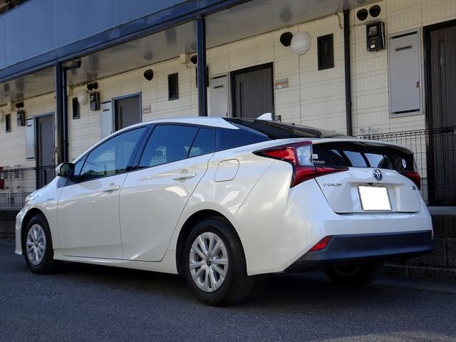 プリウス Ｓ　車検９年１２月　後期　トヨタセーフティセンス　衝突軽減ブレーキ　レーダークルーズ　レーンディパーチャ―アラート　ナビ　Ｂｌｕｅｔｏｏｔｈ　バックカメラ　スマートキー　ＬＥＤライト　ＥＴＣ　ドラレコ（3枚目）