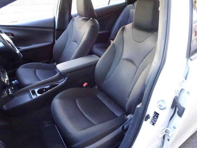 プリウス Ｓ　車検９年１２月　後期　トヨタセーフティセンス　衝突軽減ブレーキ　レーダークルーズ　レーンディパーチャ―アラート　ナビ　Ｂｌｕｅｔｏｏｔｈ　バックカメラ　スマートキー　ＬＥＤライト　ＥＴＣ　ドラレコ（12枚目）