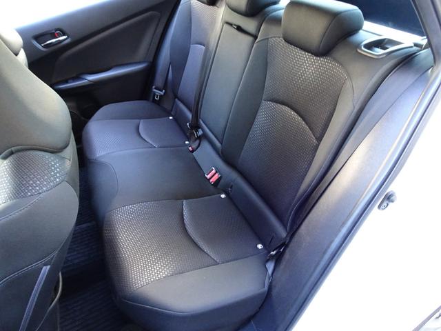 プリウス Ｓ　車検９年１２月　後期　トヨタセーフティセンス　衝突軽減ブレーキ　レーダークルーズ　レーンディパーチャ―アラート　ナビ　Ｂｌｕｅｔｏｏｔｈ　バックカメラ　スマートキー　ＬＥＤライト　ＥＴＣ　ドラレコ（13枚目）