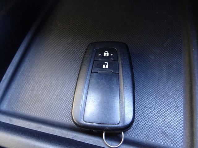 プリウス Ｓ　車検９年１２月　後期　トヨタセーフティセンス　衝突軽減ブレーキ　レーダークルーズ　レーンディパーチャ―アラート　ナビ　Ｂｌｕｅｔｏｏｔｈ　バックカメラ　スマートキー　ＬＥＤライト　ＥＴＣ　ドラレコ（21枚目）