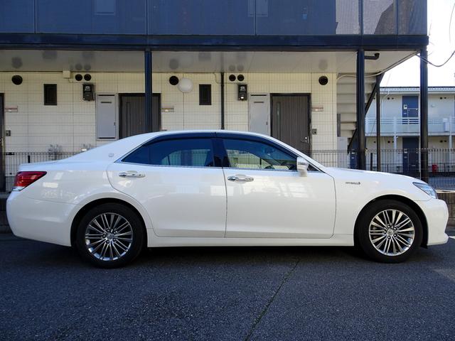 クラウンハイブリッド ロイヤルサルーン 車検9年12月 HDDナビ フルセグTV DVD再生機能 ミュージックサーバ Bluetooth バックカメラ スマキー クルコン シートヒーター ステアリングヒーター HID ETC 17インチAW(8枚目)