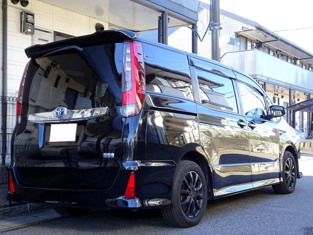 ノア ハイブリッドＳｉ　車検１０年１月　トヨタセーフティセンス　衝突軽減ブレーキ　ナビ　ＴＶ　ＤＶＤ再生機能　Ｂｌｕｅｔｏｏｔｈ　フリップダウンモニター　バックカメラ　両側パワスラ　フルエアロ　ＬＥＤ　ＥＴＣ　前後ドラレコ（3枚目）