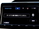 Bluetooth機能も装備されており、アイフォンなどに録音している音楽などを再生して車内で聞けます。